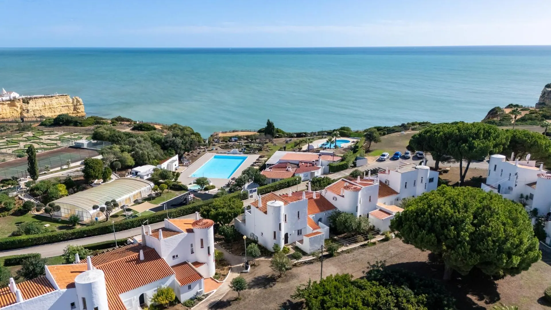 Feriehus Ocean View 3 Bdr House With Patio By Lovelystay Porches  Portugal